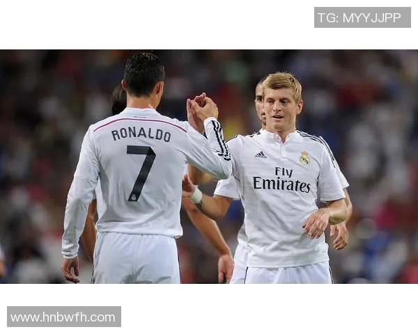 克罗斯在足球场上的传奇之路与他背后的不懈努力与坚持